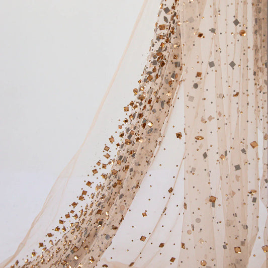 Dantela cu Strasuri Aurii