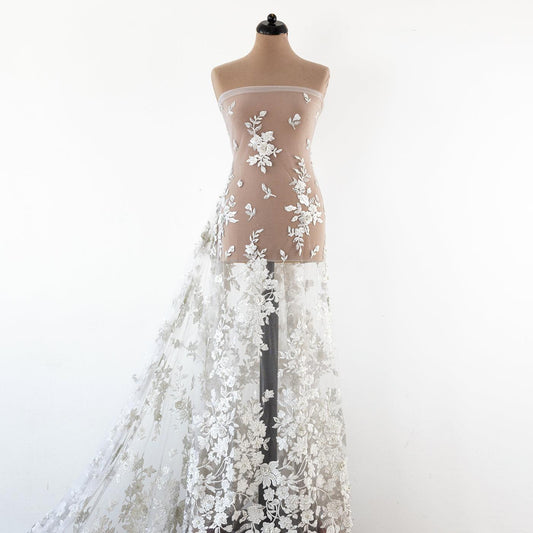 Dantela alba cu flori