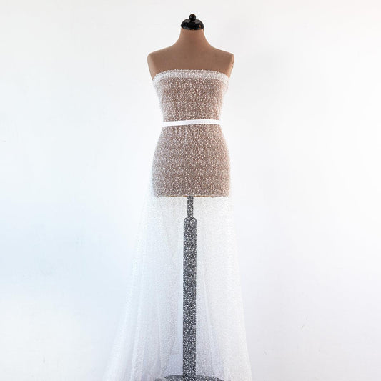 Dantela alba cu perle