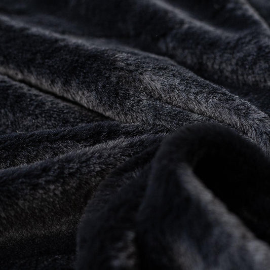 Blanita neagra cu fir scurt