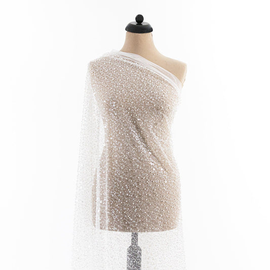 Dantela alba cu perle, paiete si margele