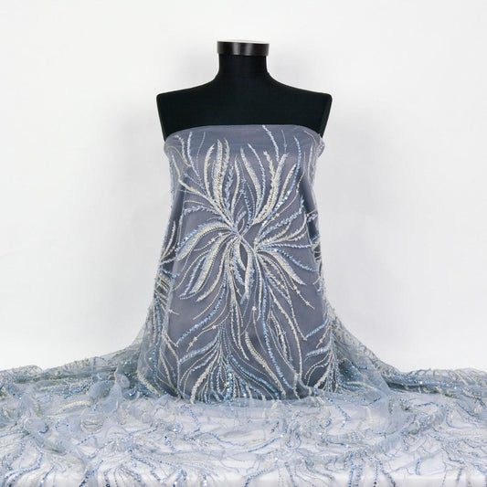 Dantela cu perle si paiete