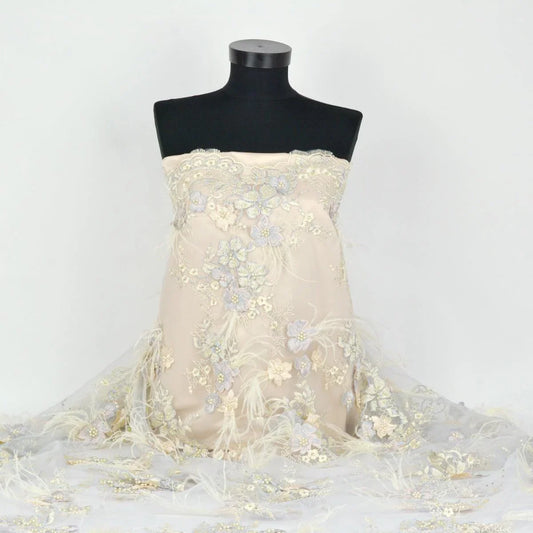 Dantela cu pene de strut