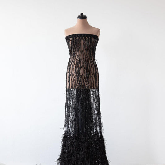 Dantela neagra cu cristale si pene strut