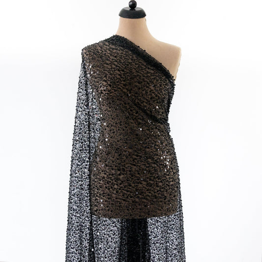 Dantela neagra cu perle, paiete si margele