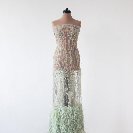 Dantela verde mint cu cristale si pene strut