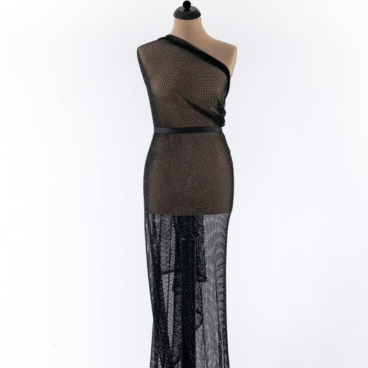 Plasa neagra cu pietre