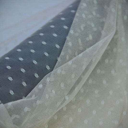 Tiul fin cu buline mici - Crem