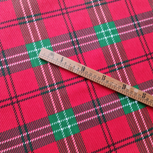 Material pentru fata de masa carouri