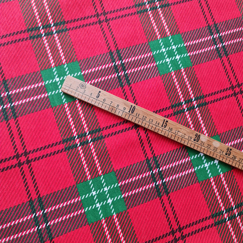 Material pentru fata de masa carouri