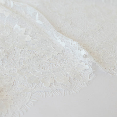 Dantela Chantilly Ivoire