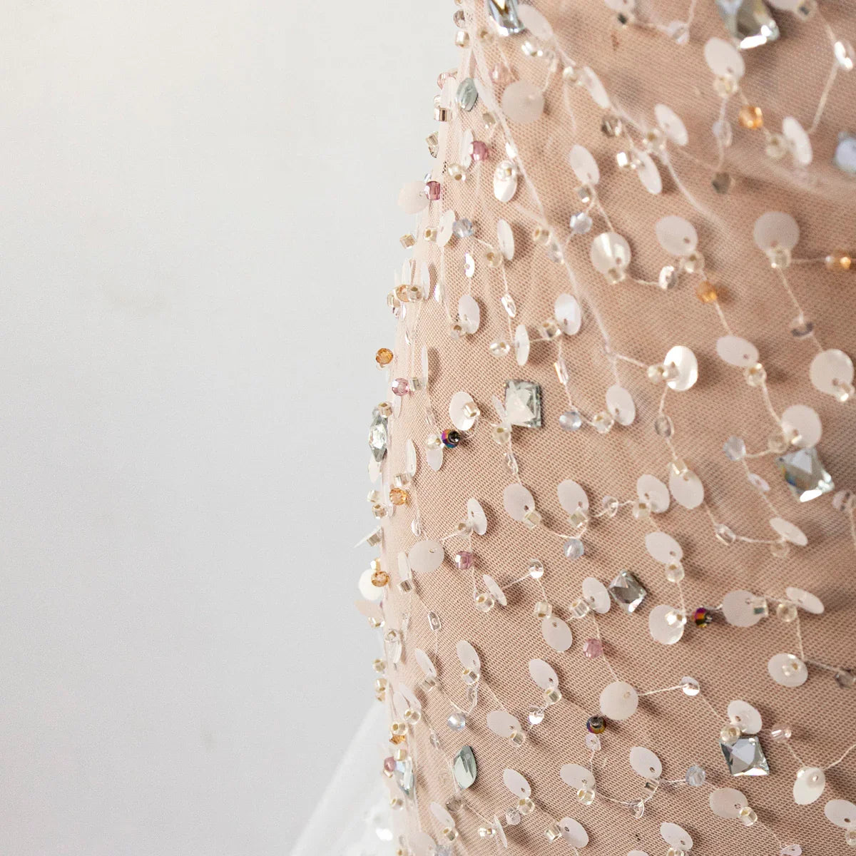 Dantela Off-White cu Paiete si Margele