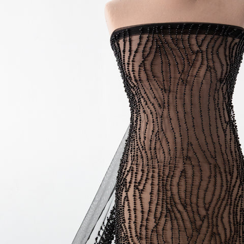 Dantela neagra cu margele