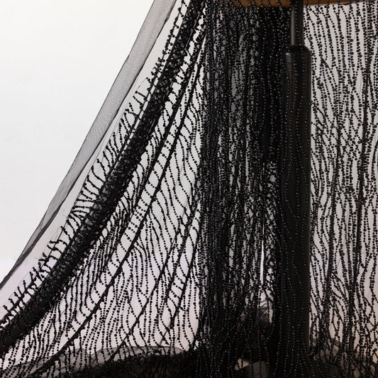 Dantela neagra cu margele