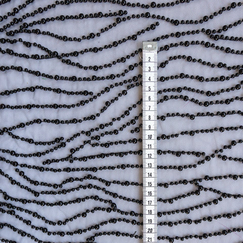 Dantela neagra cu margele