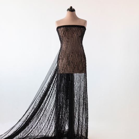Dantela neagra cu margele