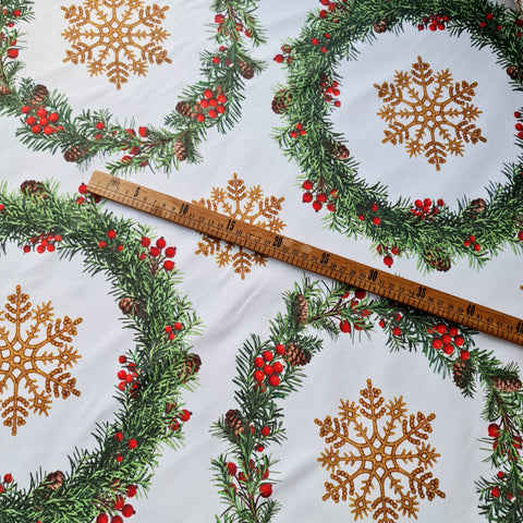 Material pentru Fata de Masa Coronite Brad