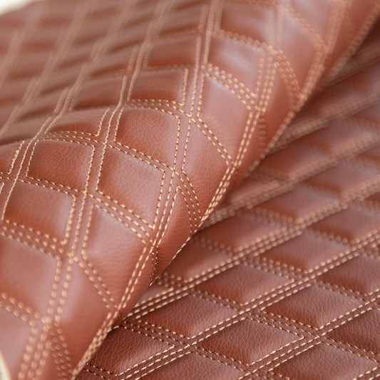 Piele ecologica cu romburi maro cu cusatura in culoare pentru tapiterie auto