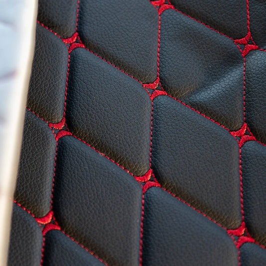 Piele ecologica neagra cu romburi si cusatura rosie pentru tapiterie auto