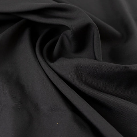 Stofita neagra  (costume, rochii)