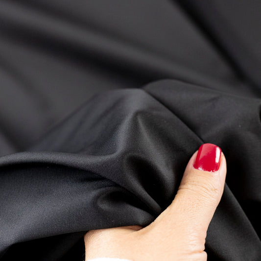 Tesatura neagra elastica si lucioasa (rochii, costume)