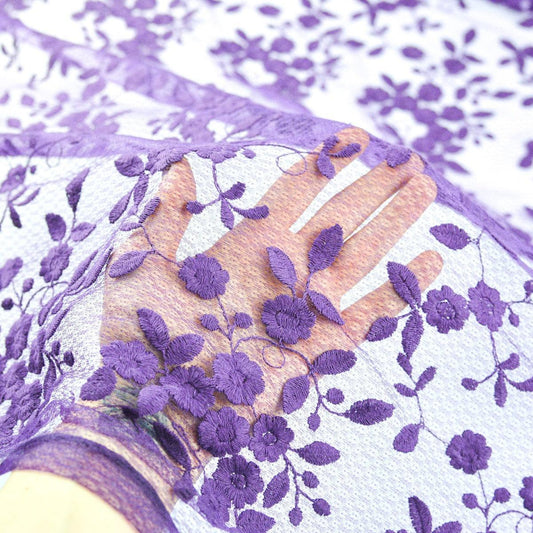 Dantela brodata - Mov cu model floral
