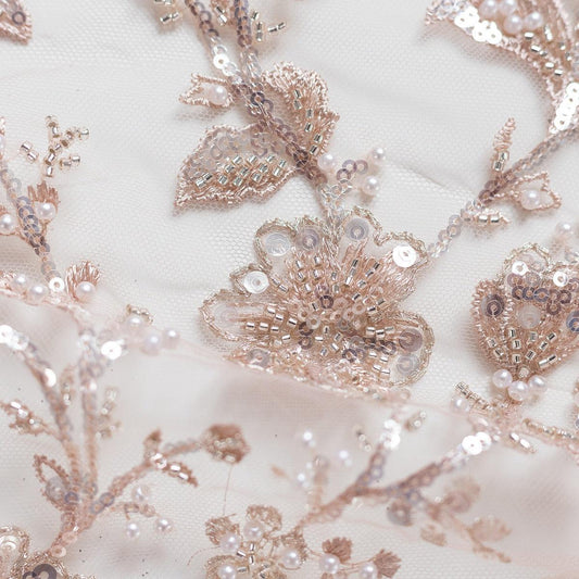 Dantela nude rose cu flori accesorizata cu perle si paiete