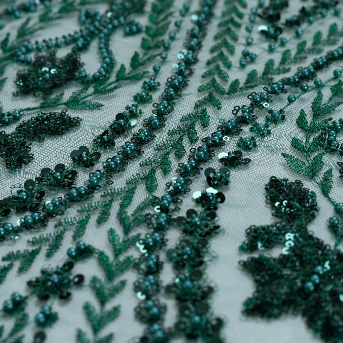 Dantela verde cu flori din paiete margele si perle