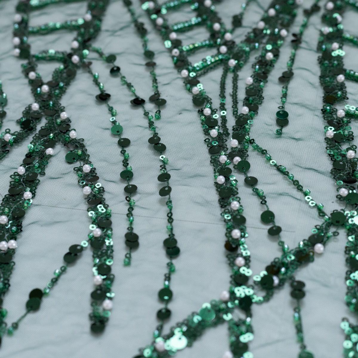 Dantela verde cu siraguri din paiete margele si perle