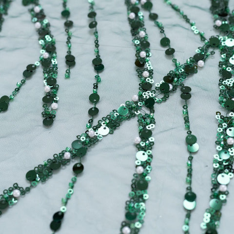 Dantela verde cu siraguri din paiete margele si perle