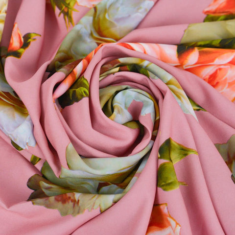 Vascoza Imprimata - Liliac inchis cu trandafiri folosit la fabricarea rochiilor