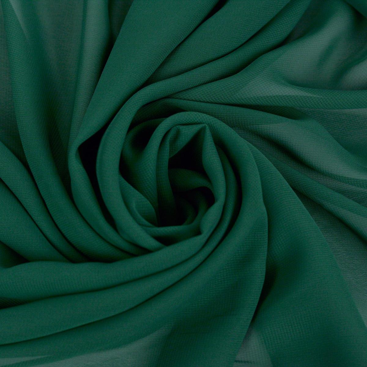 Voal Chiffon - Verde Smarald folosit la fabricarea rochiilor
